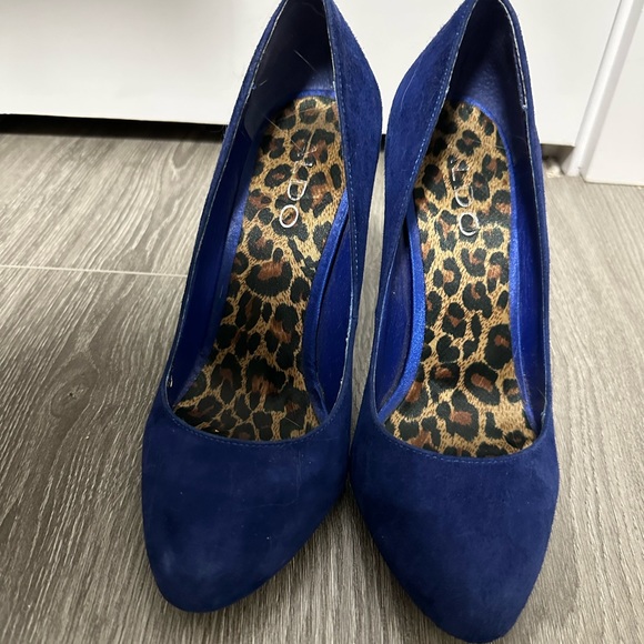 MAJOR SALE: Aldo Heels Blue Suede - Picture 2 of 4